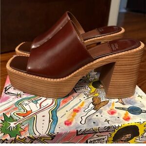 Jeffrey Campbell Concert Platform Sandals Brown 7.5 NWOB
Burgundy